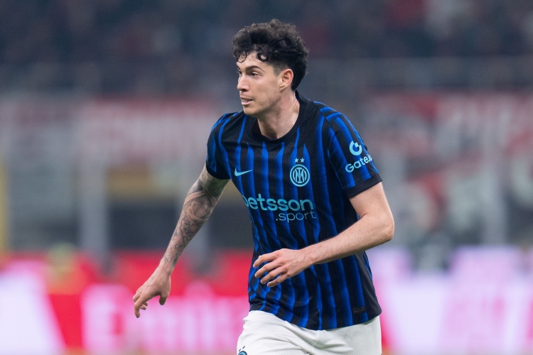 比分更新-每体：巴斯托尼红牌致意大利出局，糟糕状态恐引巴萨重新评估